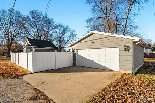 $215,000 | 420 South Walnut Street, Trenton, IL 62293