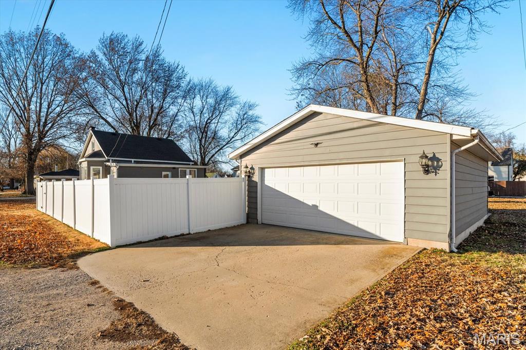 420 South Walnut Street Trenton, IL 62293 - Photo 3 of 17