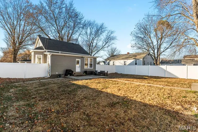 $215,000 | 420 South Walnut Street, Trenton, IL 62293