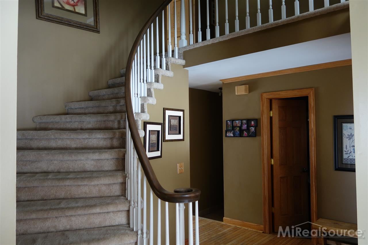 585 Plum Ridge Drive Rochester Hills, MI 48309 - Photo 3 of 24