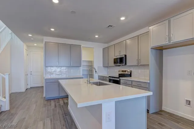 $2,800 | 1420 Song Lark Lane, Las Vegas, NV 89138