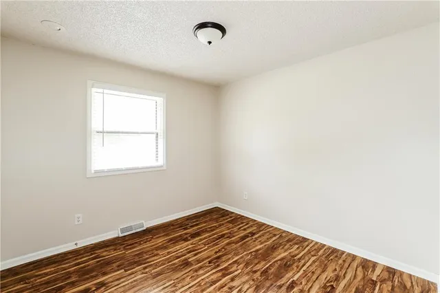 $2,230 | 6924 Northwest Pleasant View Court, Kansas City, MO 64152