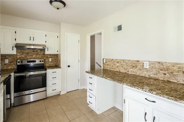 $2,230 | 6924 Northwest Pleasant View Court, Kansas City, MO 64152