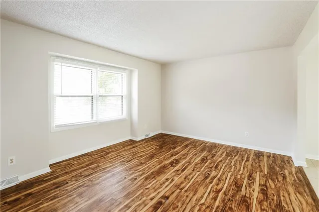 $2,230 | 6924 Northwest Pleasant View Court, Kansas City, MO 64152