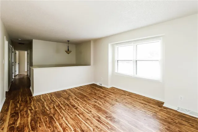 $2,230 | 6924 Northwest Pleasant View Court, Kansas City, MO 64152