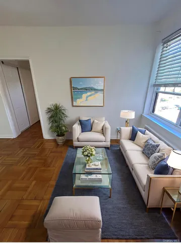 $1,895 | 210 Pelham Road, Unit 5P, New Rochelle, NY 10805