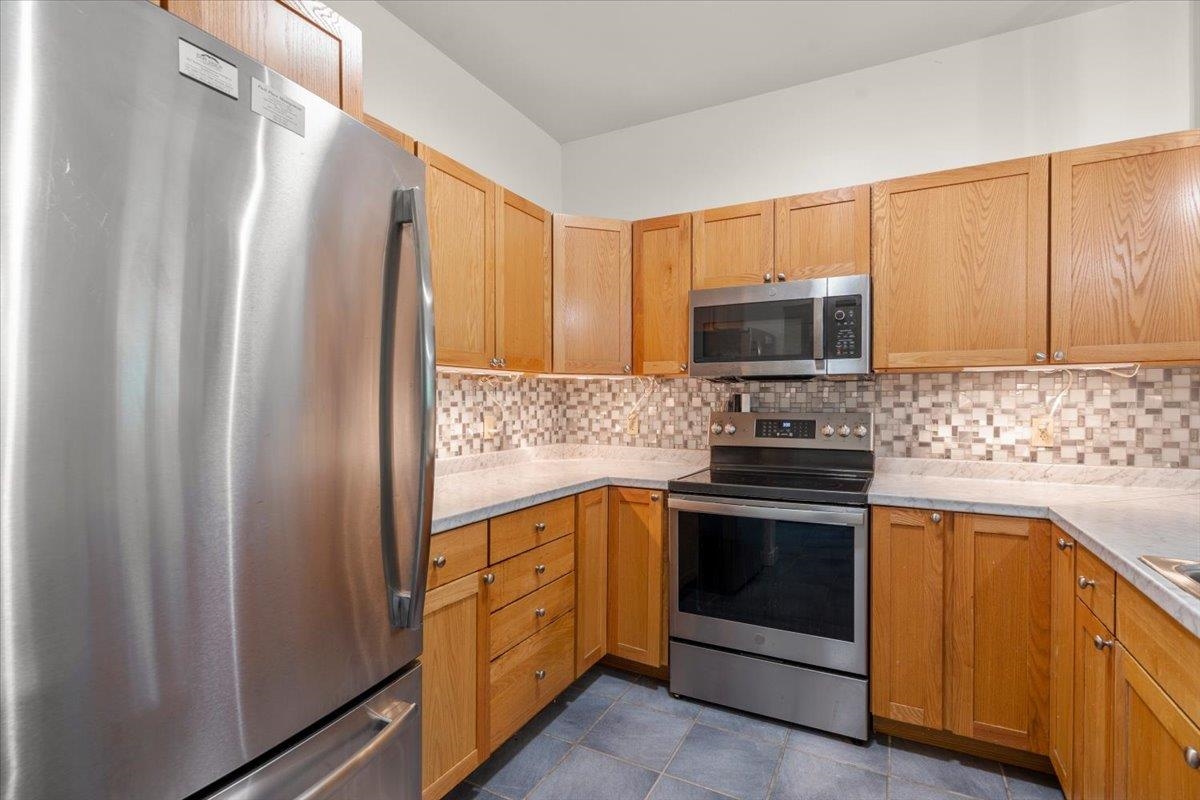 370 Farrell Street, Unit 401 South Burlington, VT 05403 - Photo 9 of 31