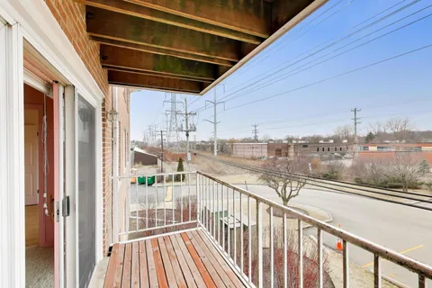 $375,000 | 308 North Happ Road, Unit 201, Northfield, IL 60093