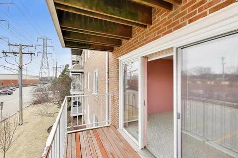 $375,000 | 308 North Happ Road, Unit 201, Northfield, IL 60093