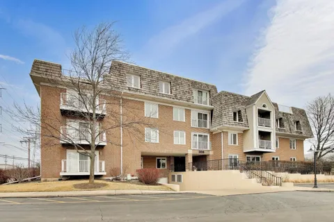 $375,000 | 308 North Happ Road, Unit 201, Northfield, IL 60093