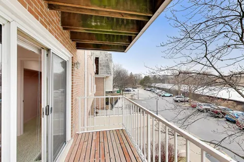 $375,000 | 308 North Happ Road, Unit 201, Northfield, IL 60093