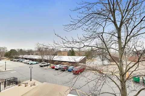 $375,000 | 308 North Happ Road, Unit 201, Northfield, IL 60093