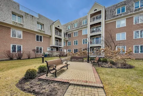 $375,000 | 308 North Happ Road, Unit 201, Northfield, IL 60093