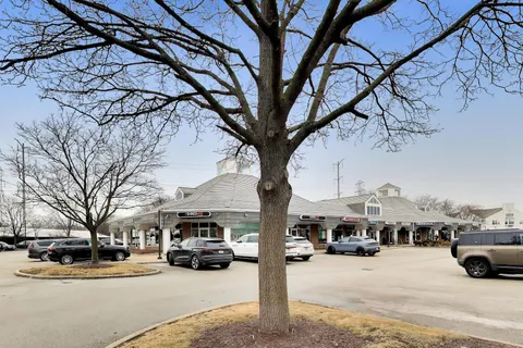 $375,000 | 308 North Happ Road, Unit 201, Northfield, IL 60093