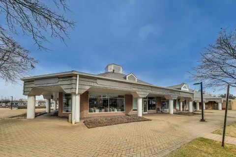 $375,000 | 308 North Happ Road, Unit 201, Northfield, IL 60093