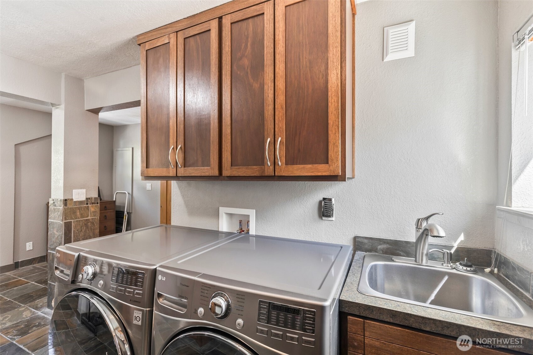 1207 Creso Road South Spanaway, WA 98387 - Photo 23 of 40 a utility room with dryer and washer