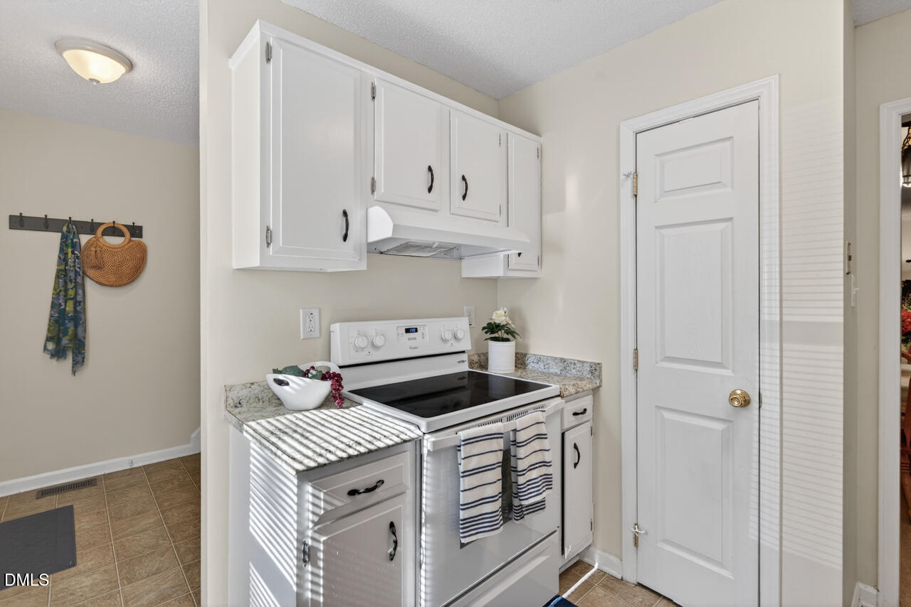 704 Benchmark Drive Raleigh, NC 27615 - Photo 11 of 39 Kitchen