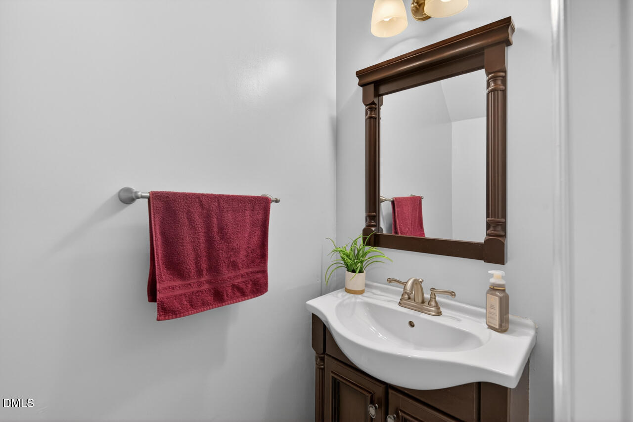 704 Benchmark Drive Raleigh, NC 27615 - Photo 15 of 39 Kitchen