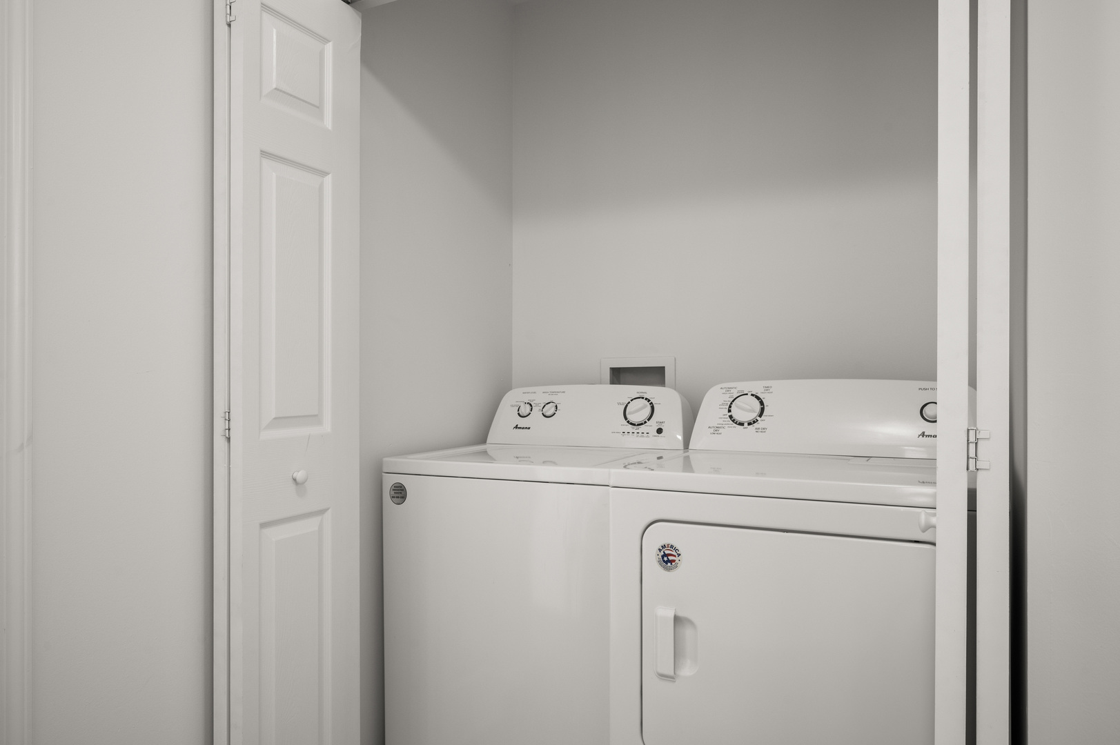 649 Fox Hollow Court DeKalb, IL 60115 - Photo 20 of 38 a utility room with dryer and washer