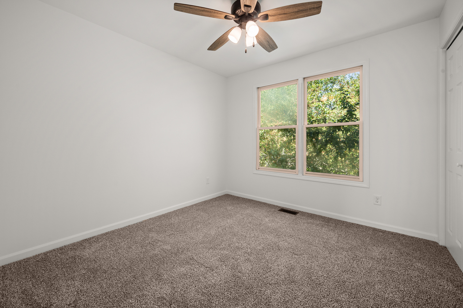 649 Fox Hollow Court DeKalb, IL 60115 - Photo 26 of 38 an empty room with a window