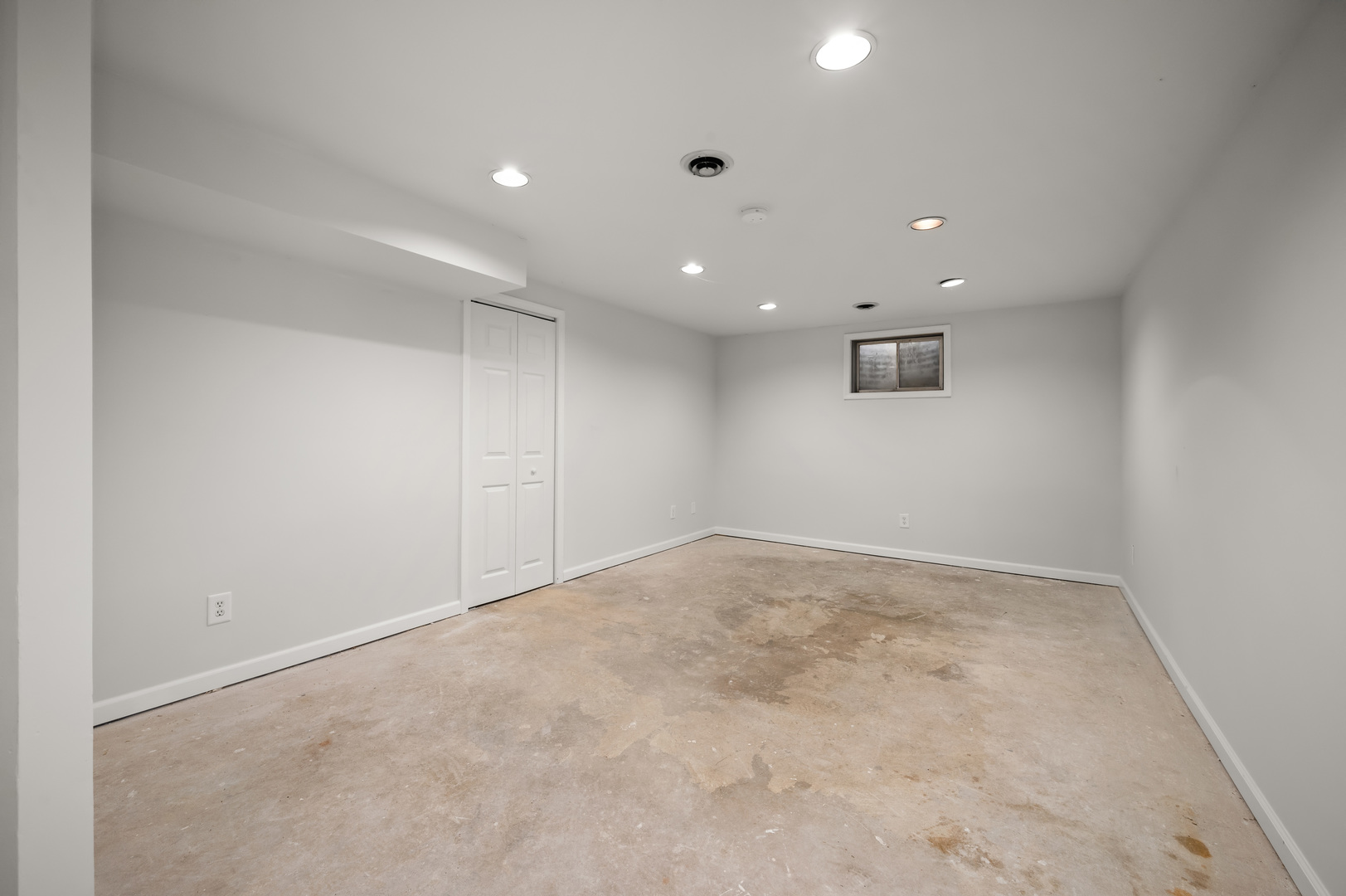 649 Fox Hollow Court DeKalb, IL 60115 - Photo 31 of 38 an empty room with kitchen view and windows