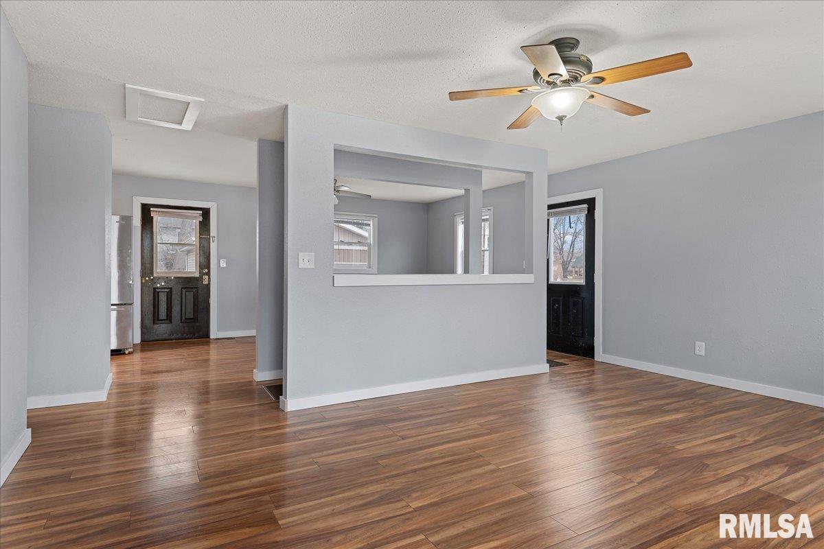 501 Sattley Street Rochester, IL 62563 - Photo 4 of 34