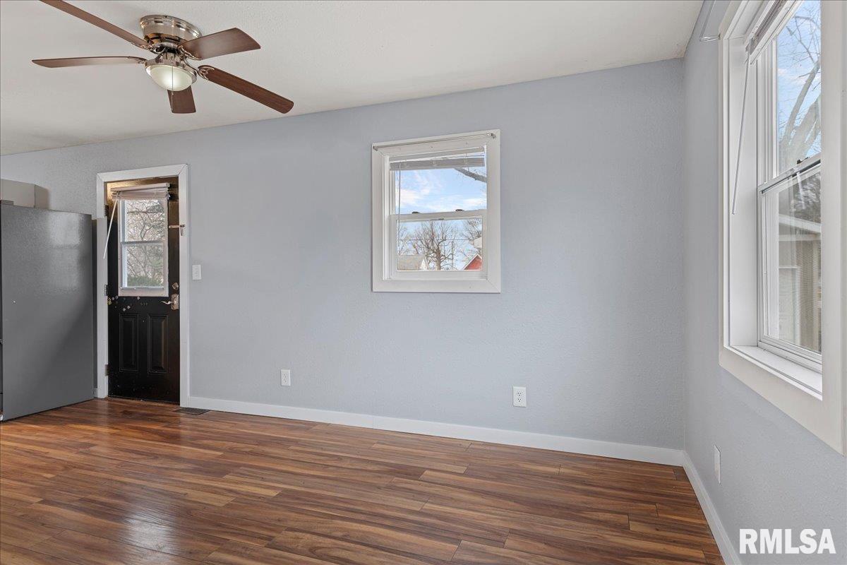 501 Sattley Street Rochester, IL 62563 - Photo 8 of 34