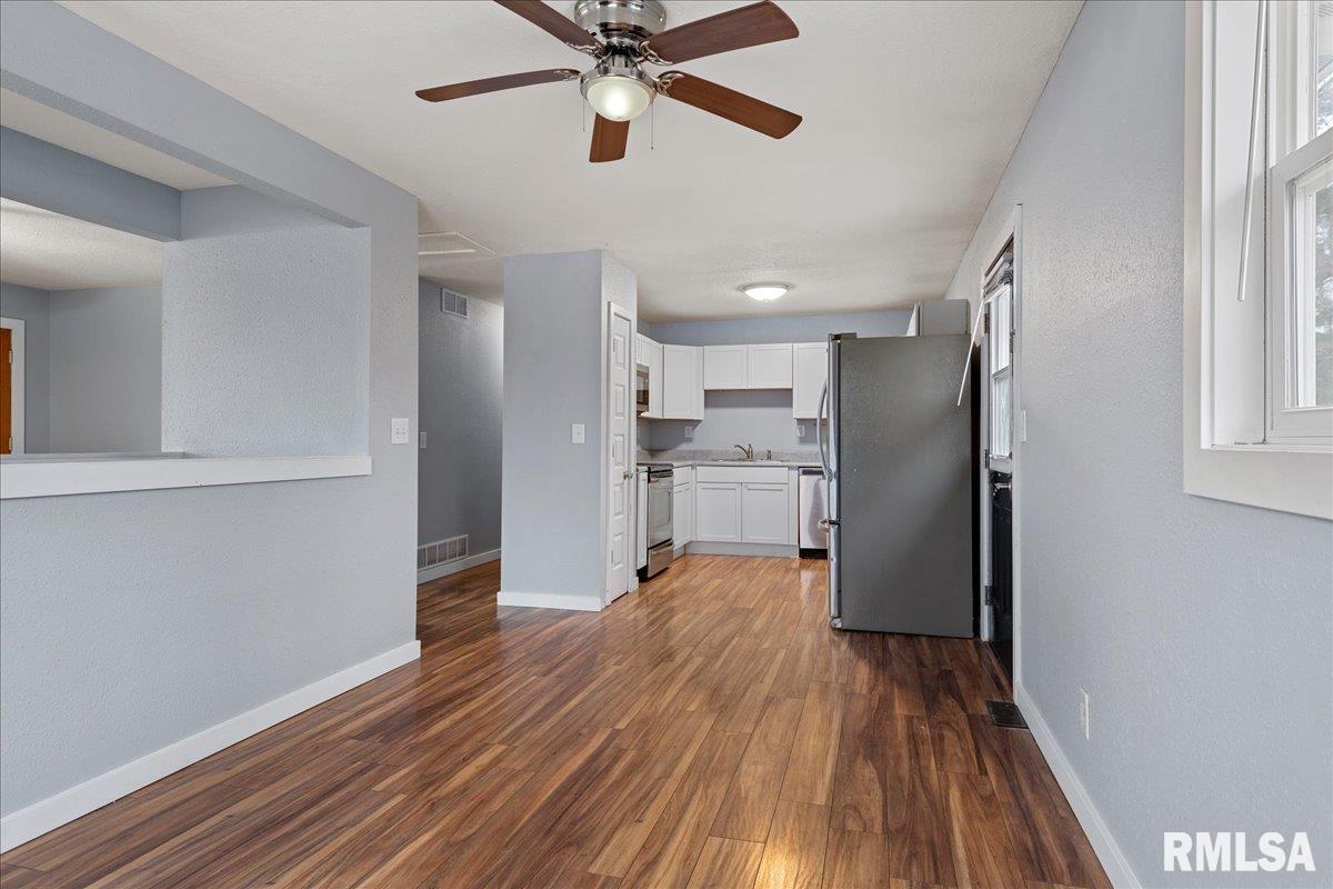 501 Sattley Street Rochester, IL 62563 - Photo 9 of 34