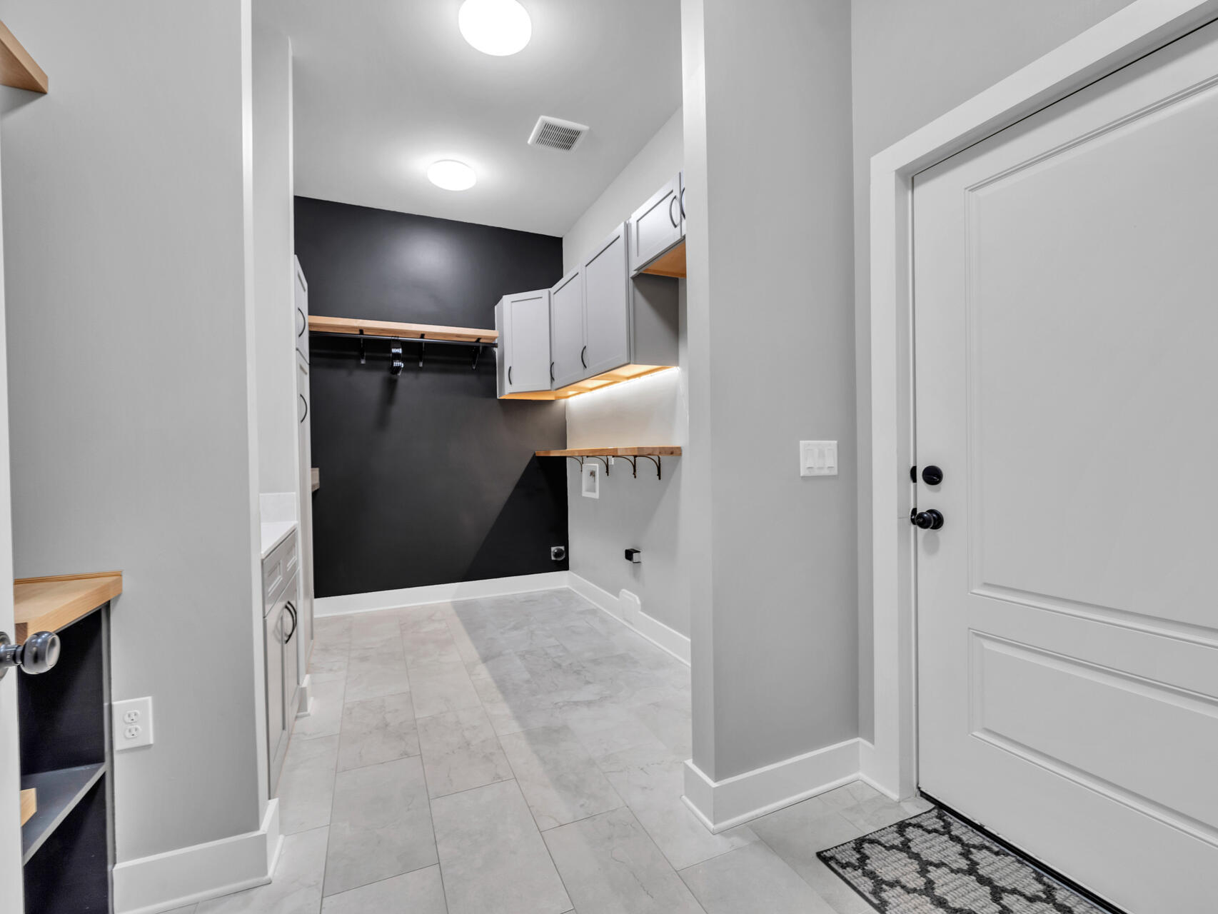 1160 Deer Moss Loop Niceville, FL 32578 - Photo 35 of 60 a bathroom with a sink and a mirror