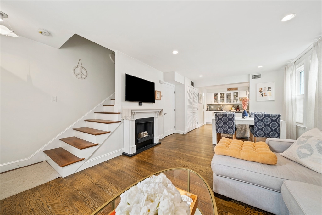 15 Wenlock Road, Unit 15 Boston, MA 02122 - Photo 4 of 25 Gallery Image 4