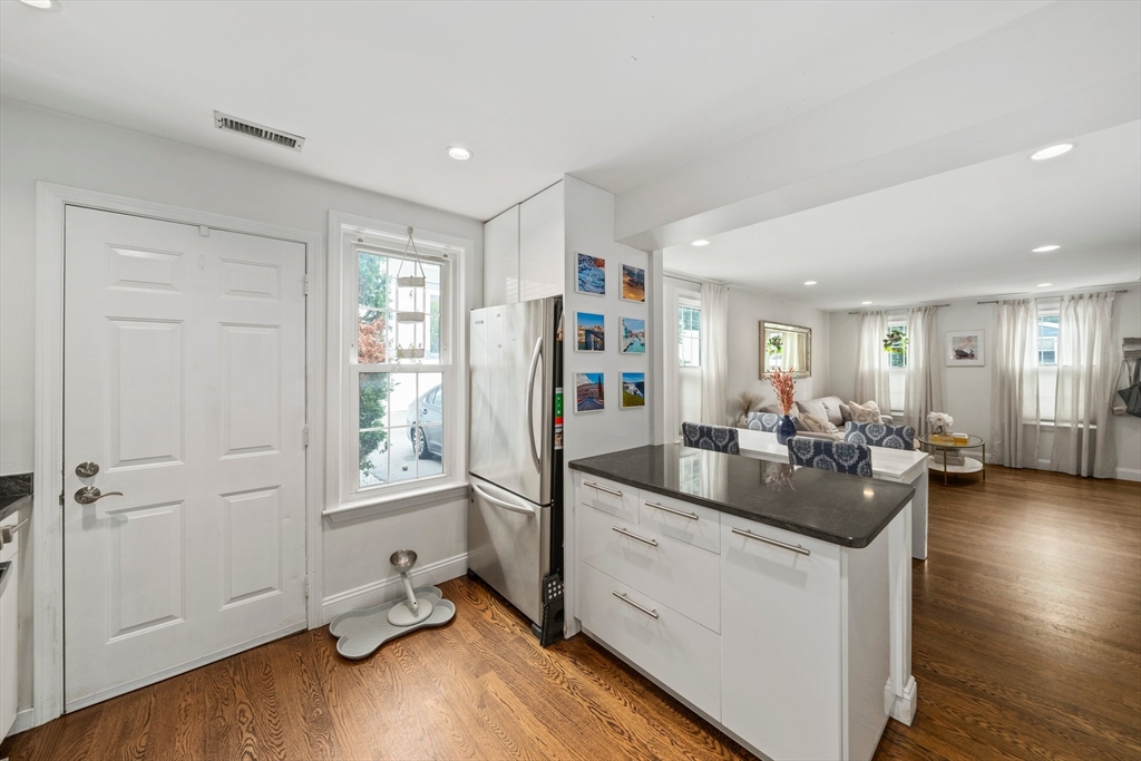 15 Wenlock Road, Unit 15 Boston, MA 02122 - Photo 8 of 25 Gallery Image 8