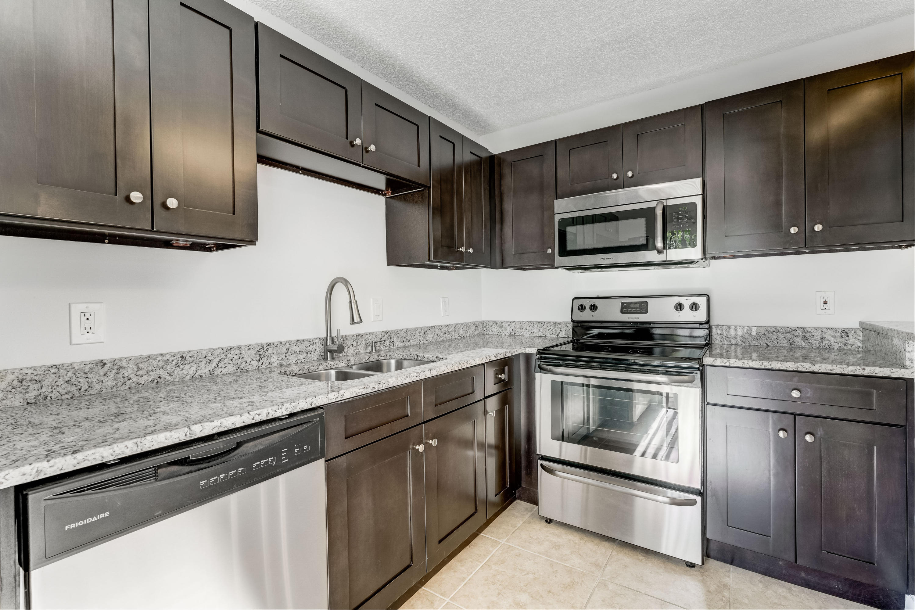 825 Center Street, Unit 2C Jupiter, FL 33458 - Photo 4 of 27 31_dsc07394_5_6_7_8