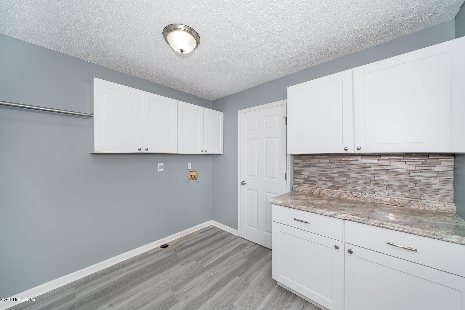 5415 Rayburn Road Louisville, KY 40272 - Photo 5 of 24 Laundry/Mud Room
