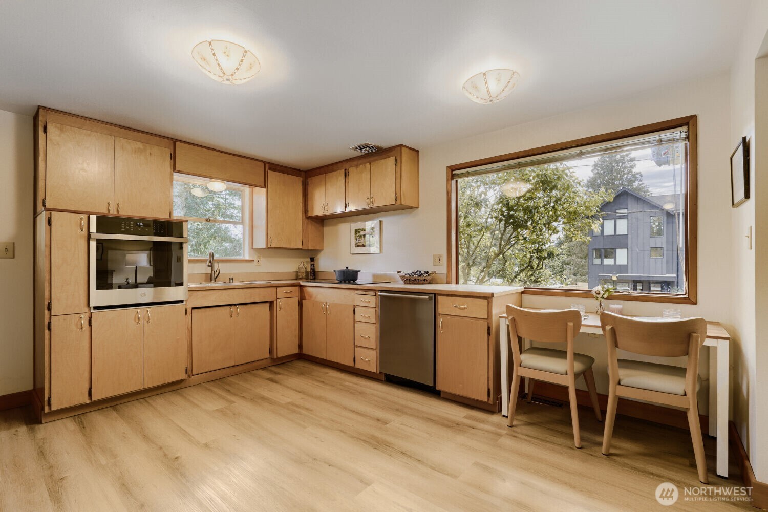 3056 50th Avenue Southwest Seattle, WA 98116 - Photo 11 of 38