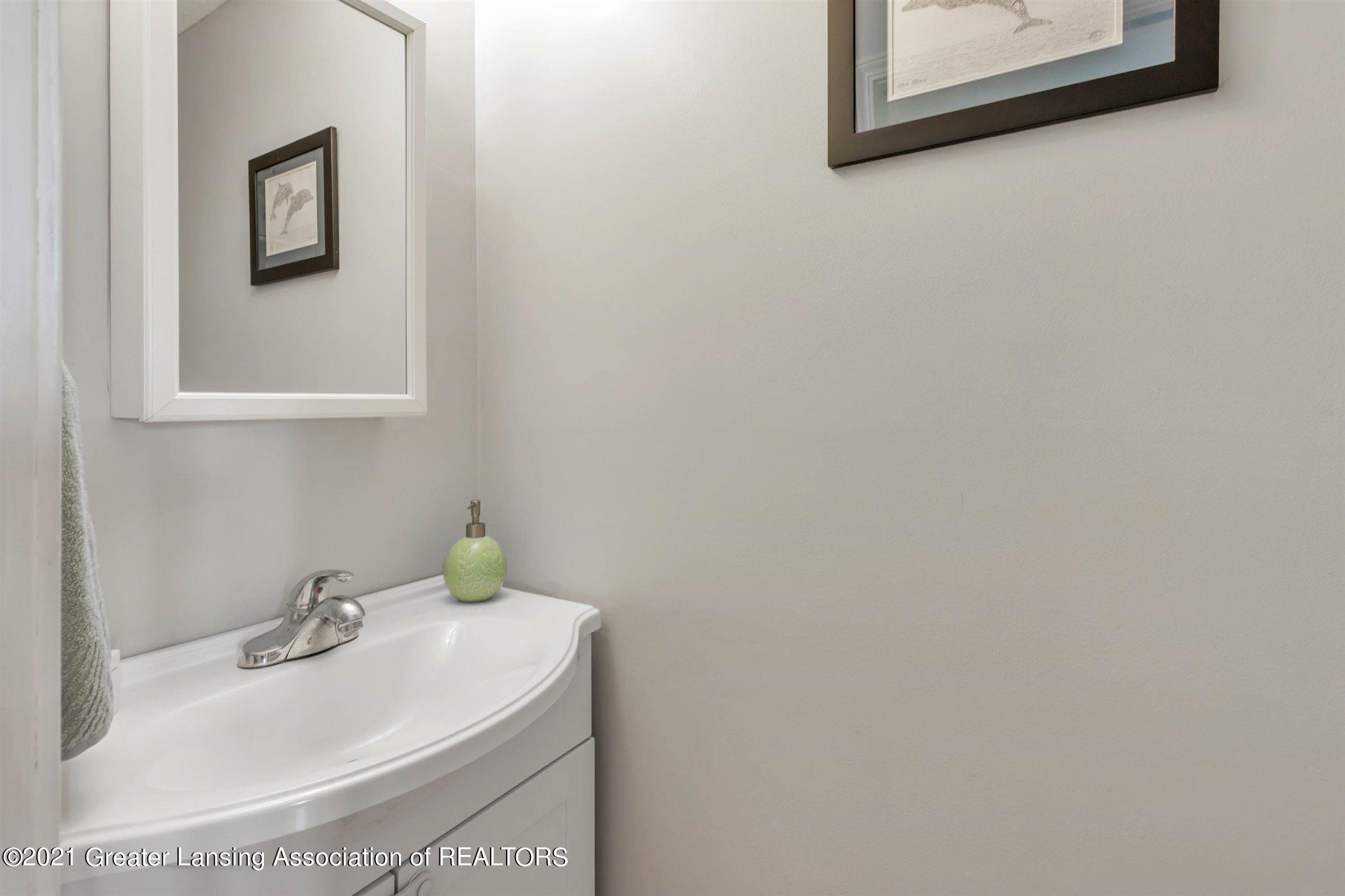 1803 South Canal Road Lansing, MI 48917 - Photo 20 of 44 20-1803 S Canal Rd-WindowStill-Real-Esta