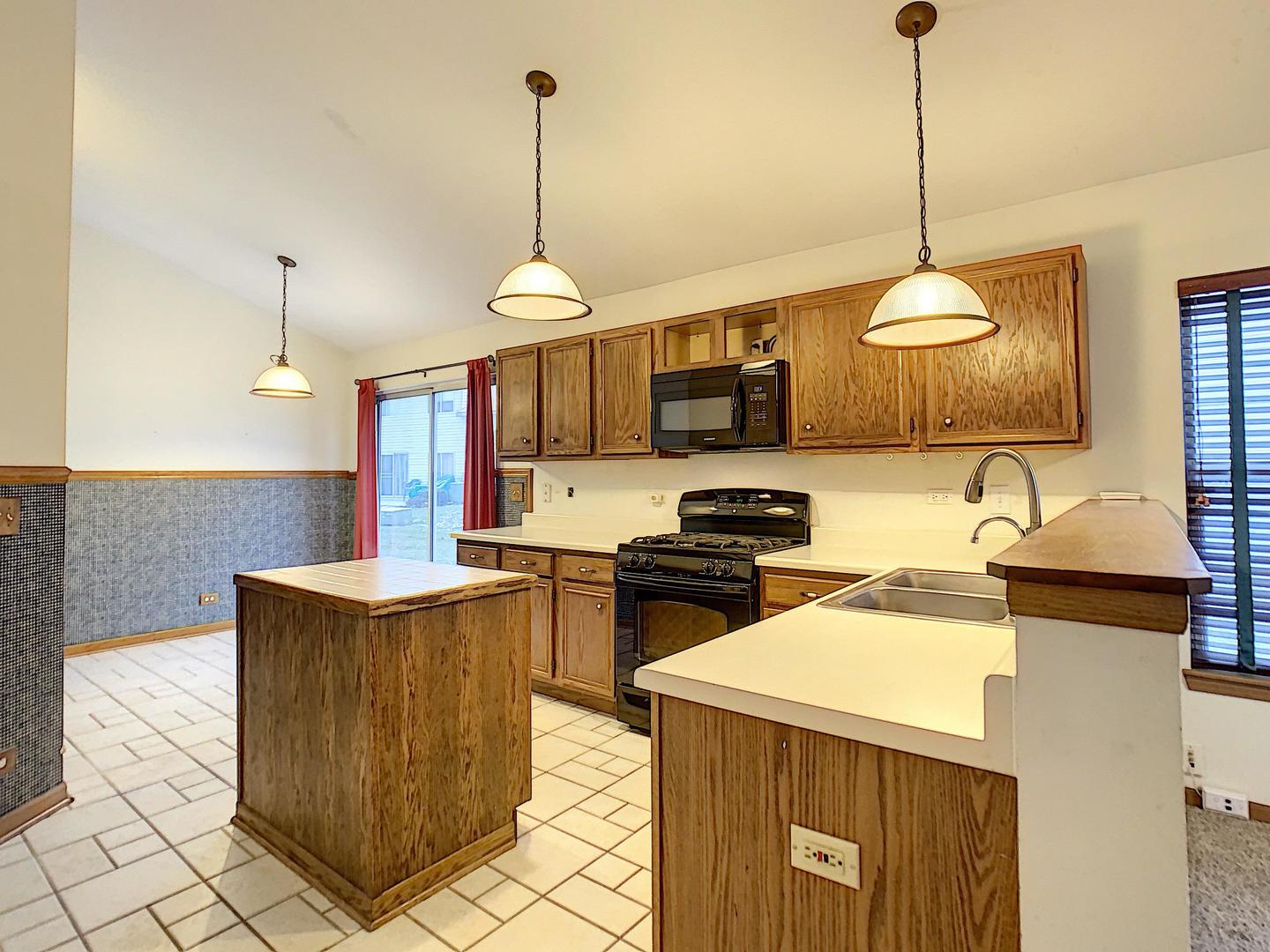 6 Redbud Court Lake In The Hills, IL 60156 - Photo 11 of 33
