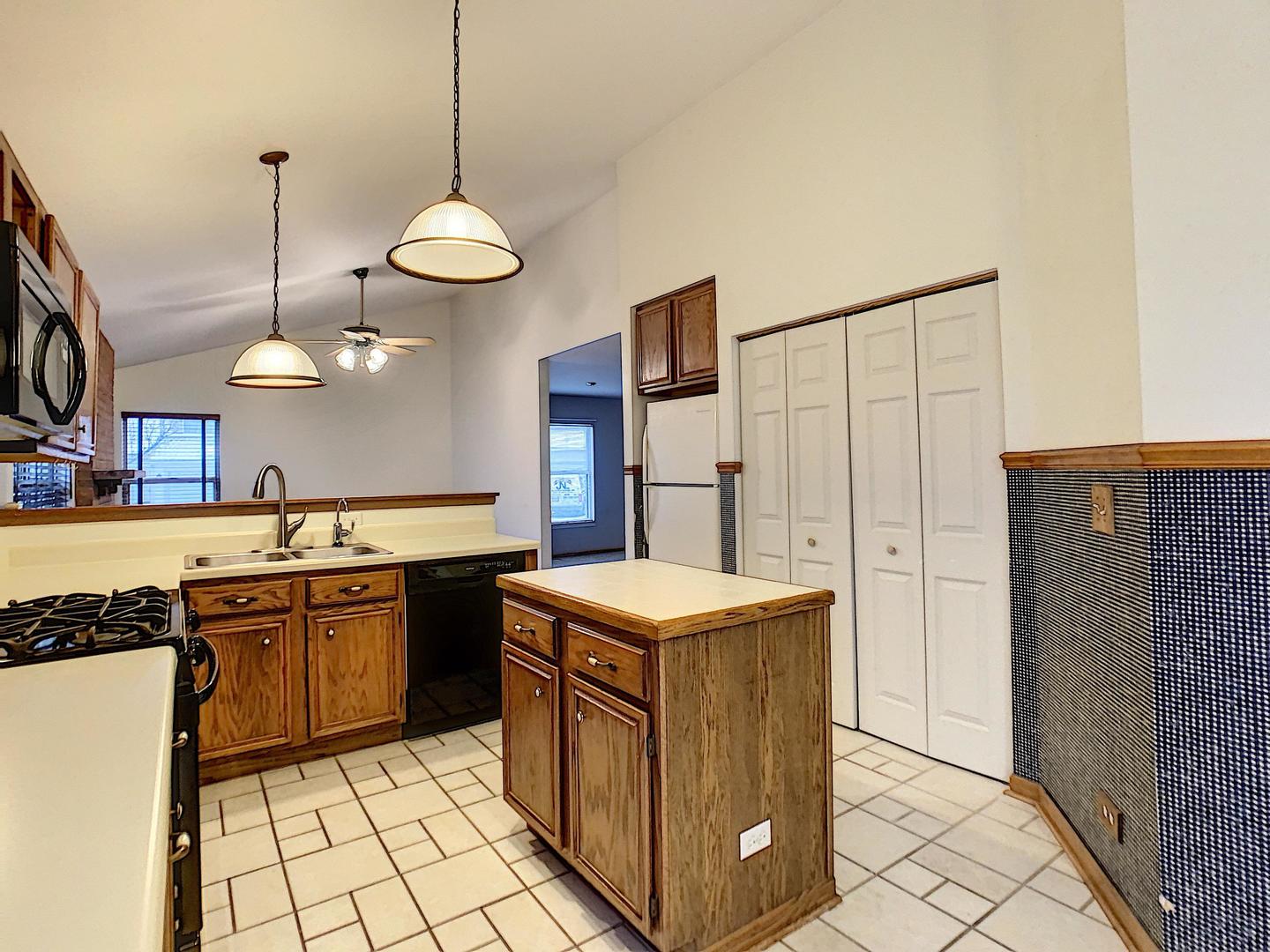 6 Redbud Court Lake In The Hills, IL 60156 - Photo 12 of 33