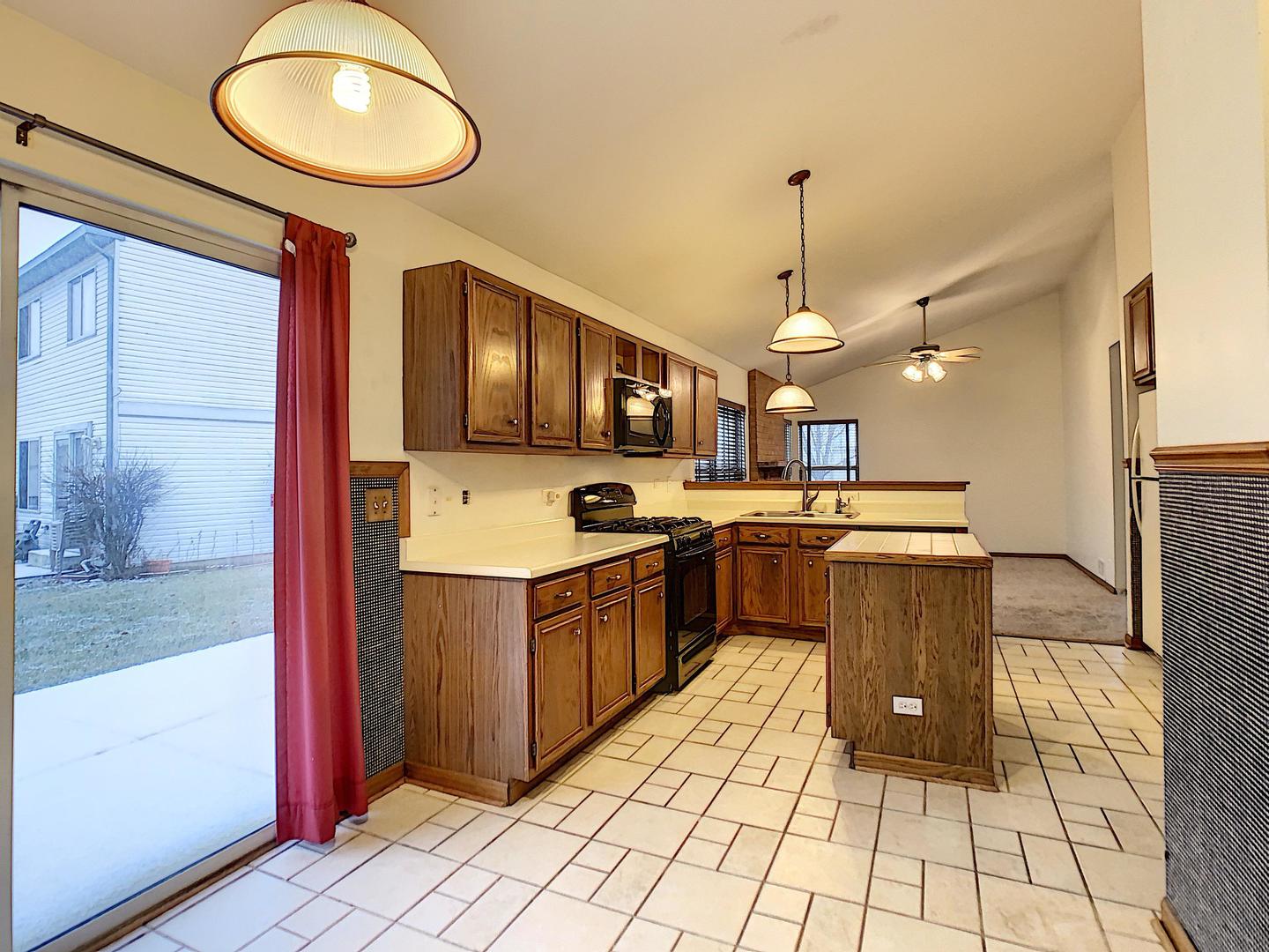 6 Redbud Court Lake In The Hills, IL 60156 - Photo 13 of 33
