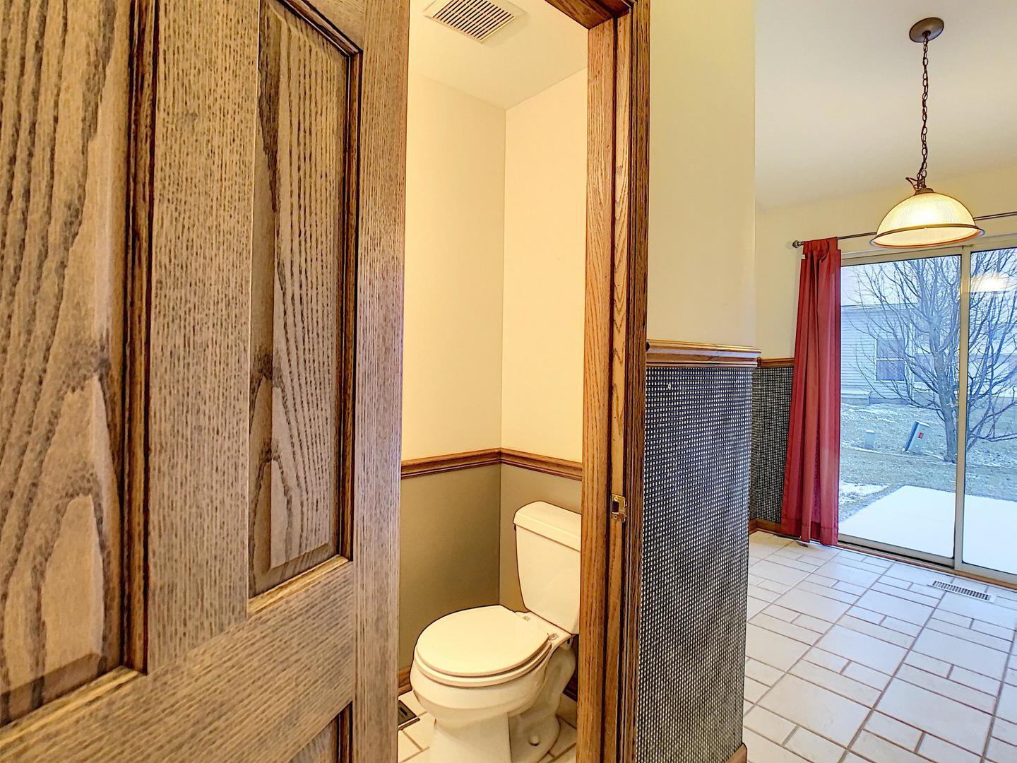 6 Redbud Court Lake In The Hills, IL 60156 - Photo 15 of 33