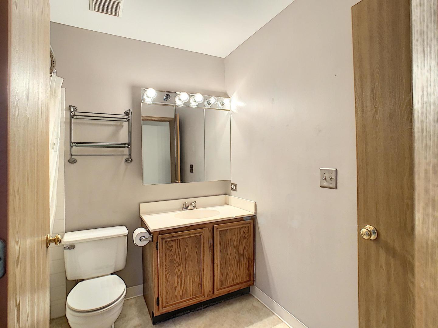 6 Redbud Court Lake In The Hills, IL 60156 - Photo 21 of 33