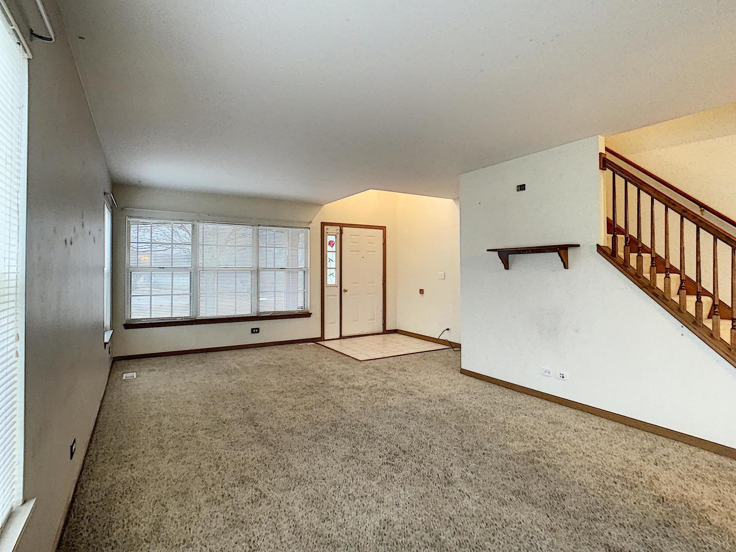 6 Redbud Court Lake In The Hills, IL 60156 - Photo 4 of 33