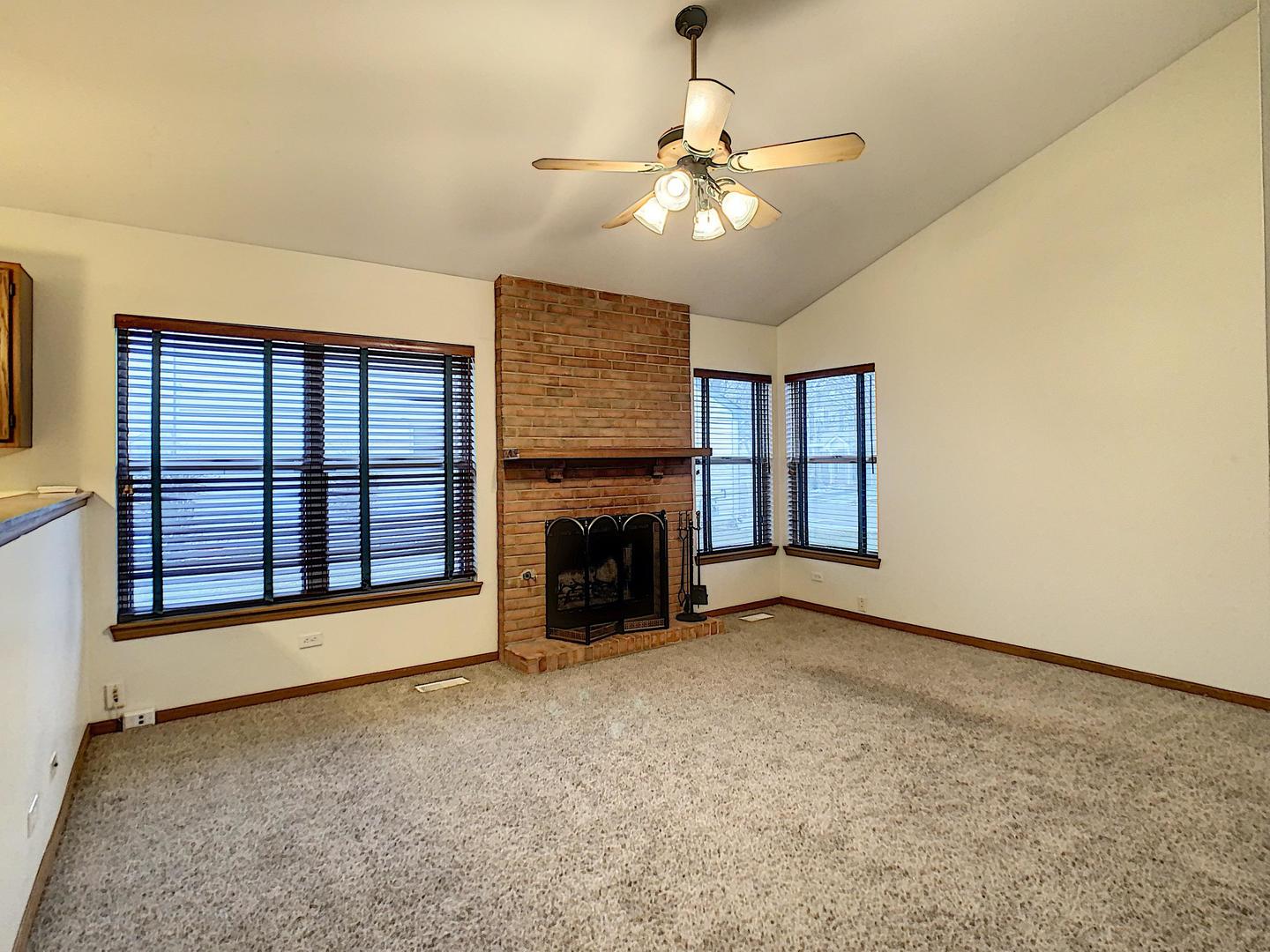6 Redbud Court Lake In The Hills, IL 60156 - Photo 8 of 33