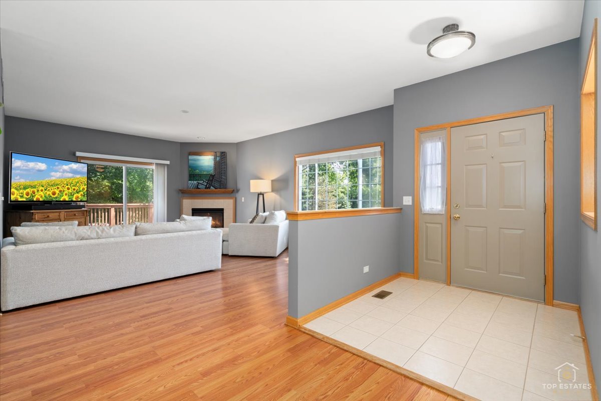 1308 Dancing Bear Lane Elgin, IL 60120 - Photo 3 of 22