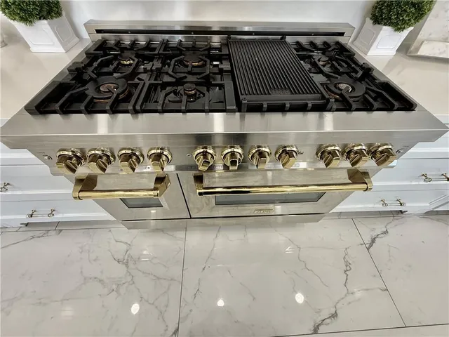 a view of entryway and hall