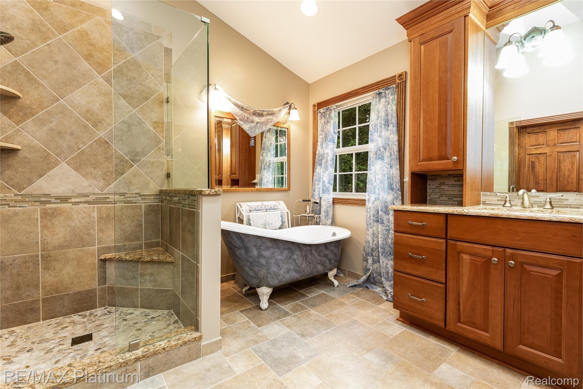 5275 Bullard Road Fenton, MI 48430 - Photo 21 of 69 40.MasterBathroom