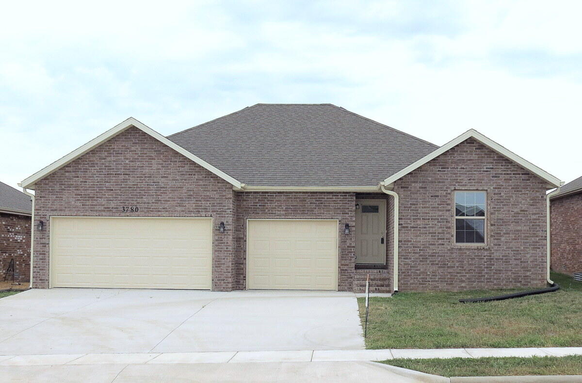 3780 West Riley Street Bolivar, MO 65613 - Photo 1 of 22 IMG_8281