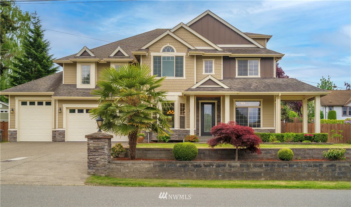 1317 North 40th Street Renton, WA 98056 - Photo 1 of 40 a front view of a house with garden