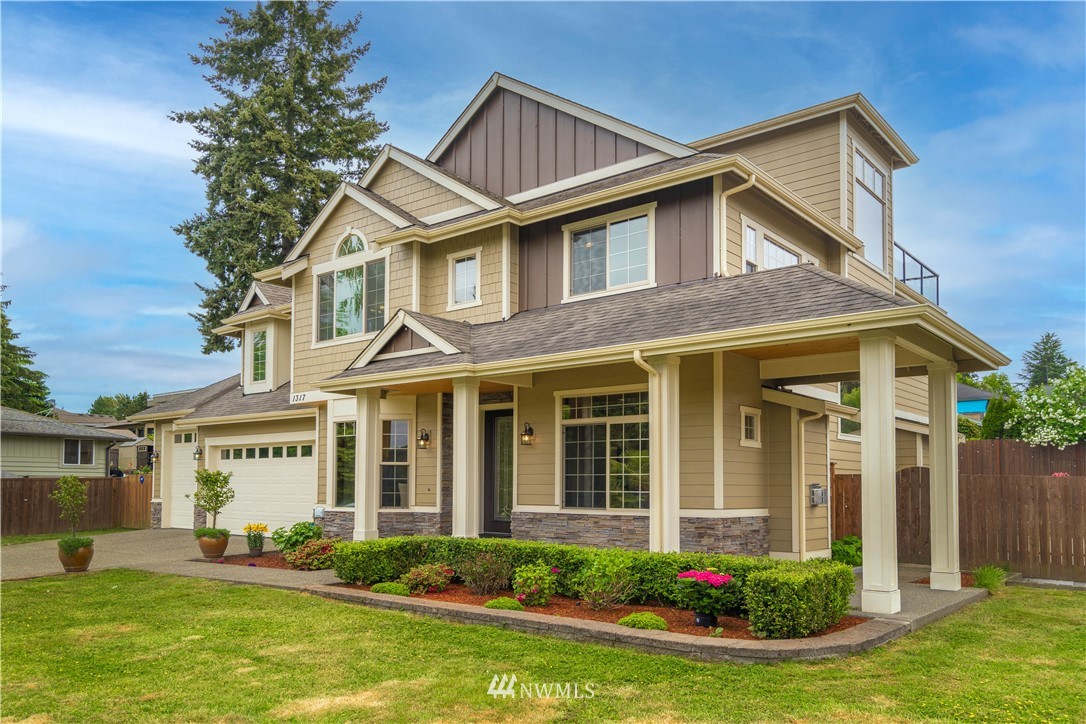 1317 North 40th Street Renton, WA 98056 - Photo 2 of 40 front view of a house with a yard