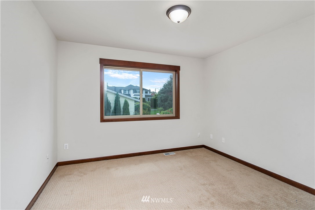 1317 North 40th Street Renton, WA 98056 - Photo 25 of 40 an empty room with a window