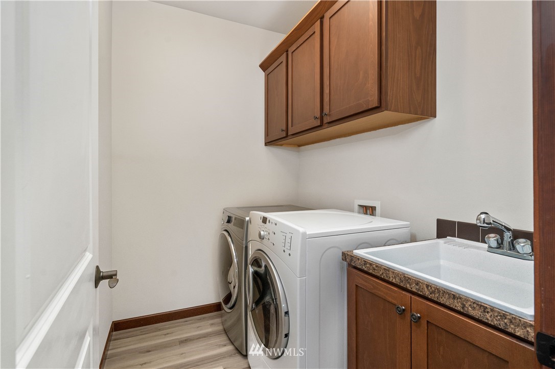 1317 North 40th Street Renton, WA 98056 - Photo 29 of 40 a utility room with dryer and washer